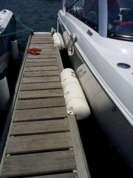 Boia encosto barco marina